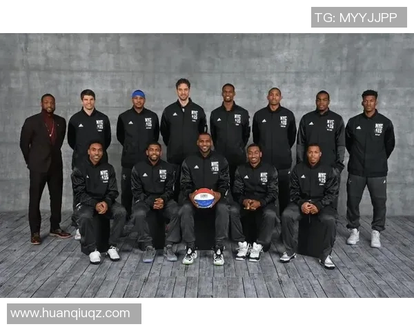 篮球NBA明星齐聚一堂大合照展现球场风采与友谊的精彩瞬间
